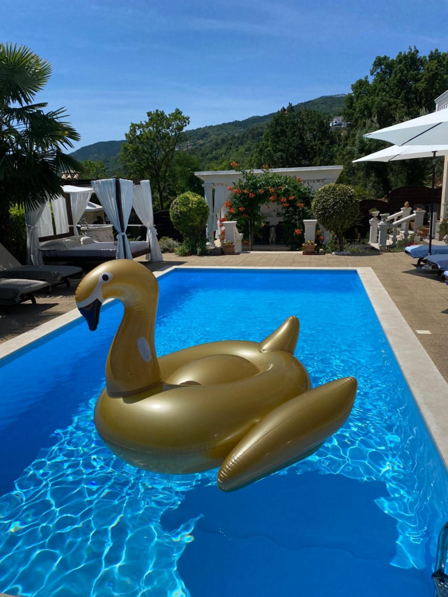 Apartment Chiara, Ground Floor By The Pool Icici