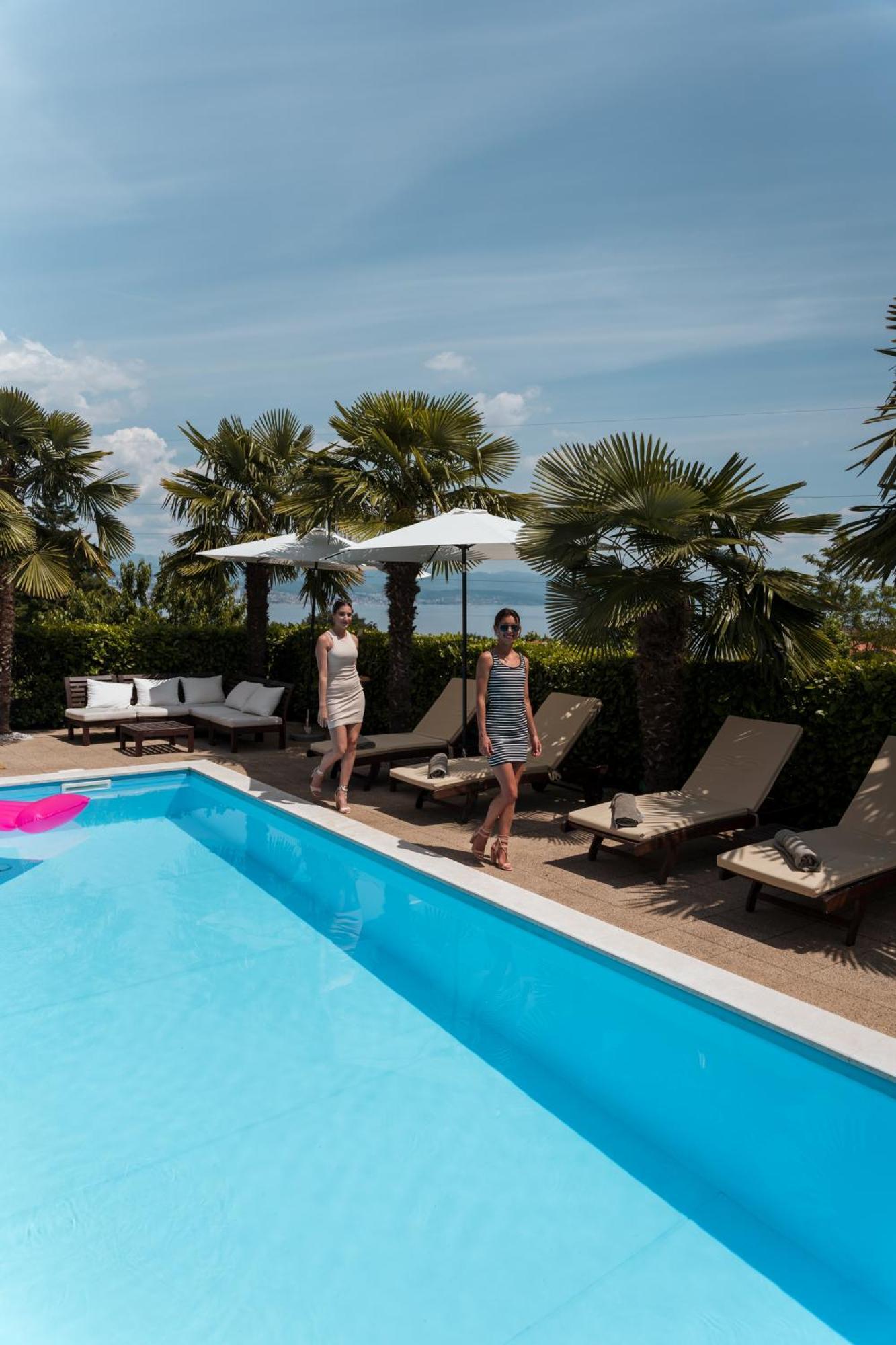 Apartment Chiara, Ground Floor By The Pool Icici
