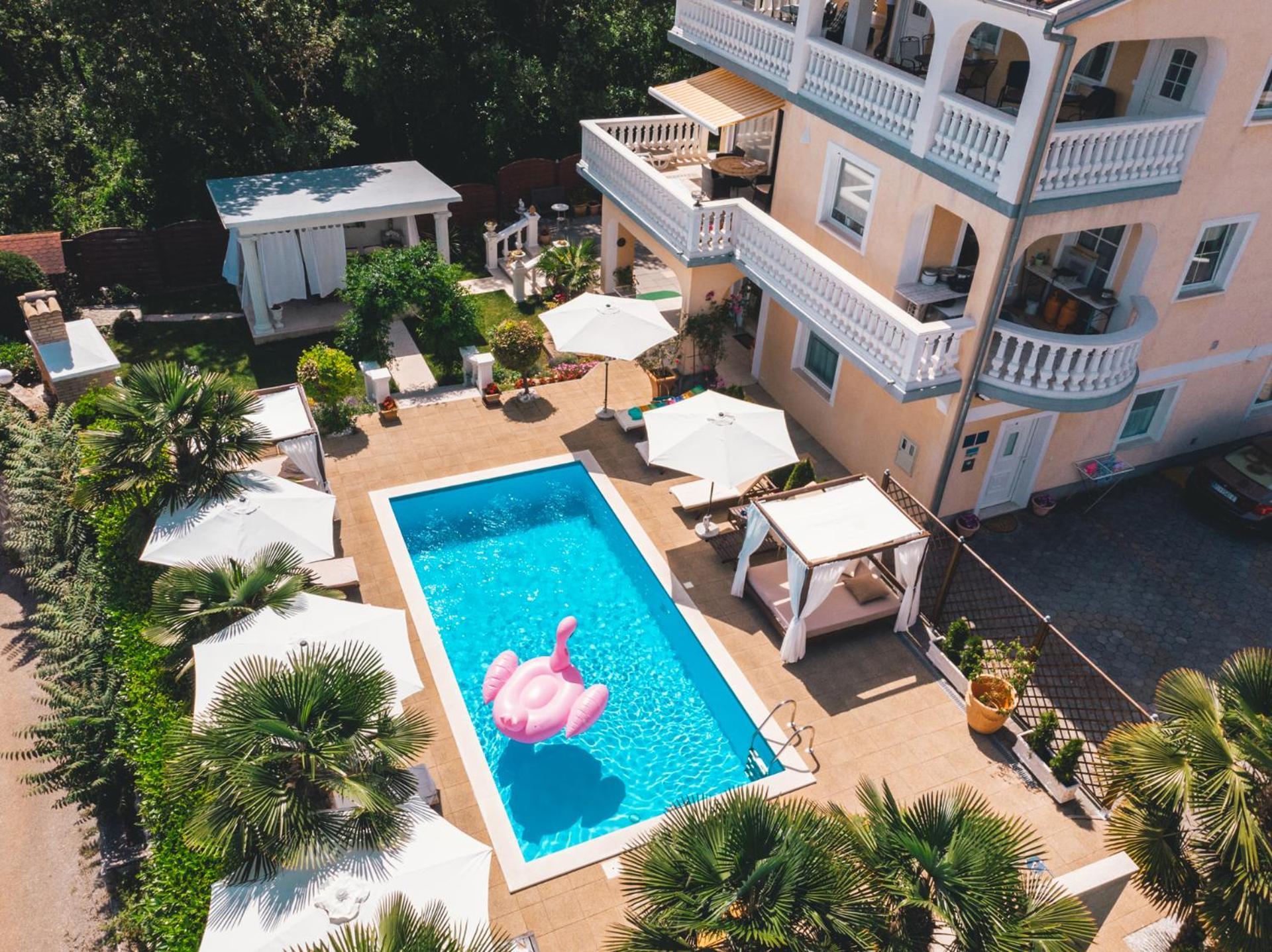 Chiara, Ground Floor By The Pool Apartment Icici