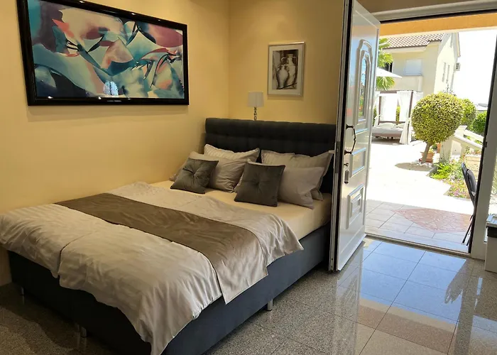 Apartments Villa Chiara, Ground Floor By The Pool