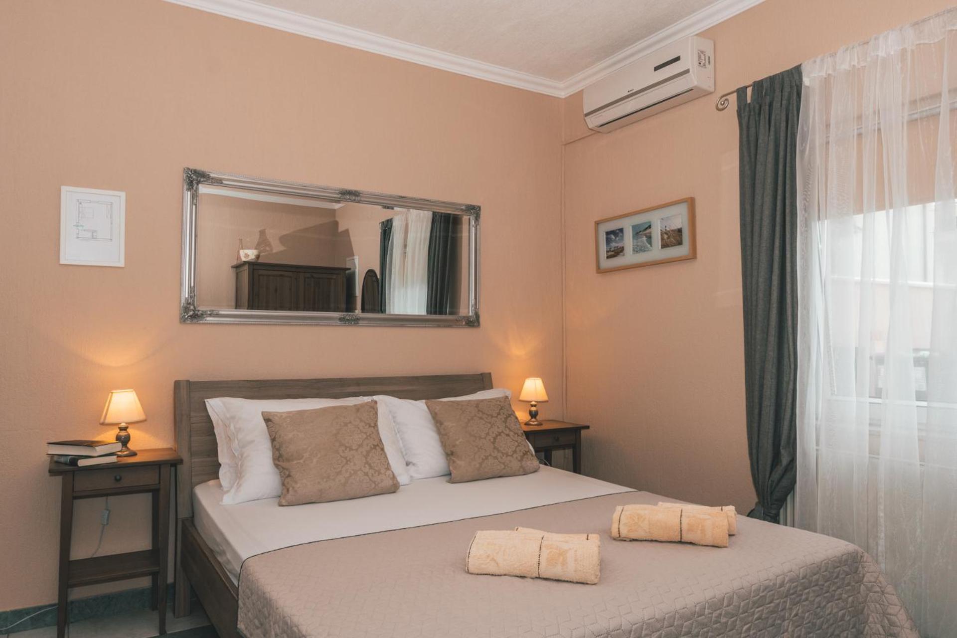 Chiara, Ground Floor By The Pool Apartman